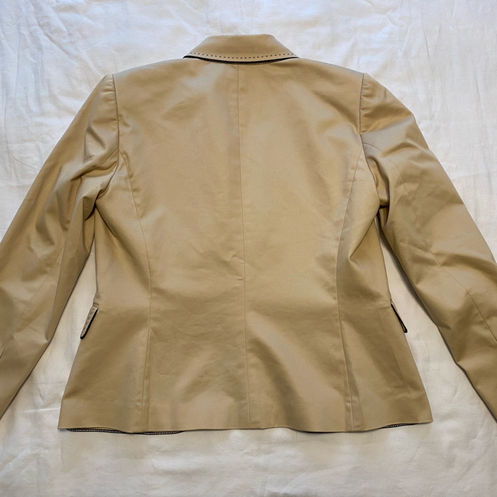 Studio Tahari size 8 tan blazer and skirt with beautiful decorative stitching - Picture 10 of 14